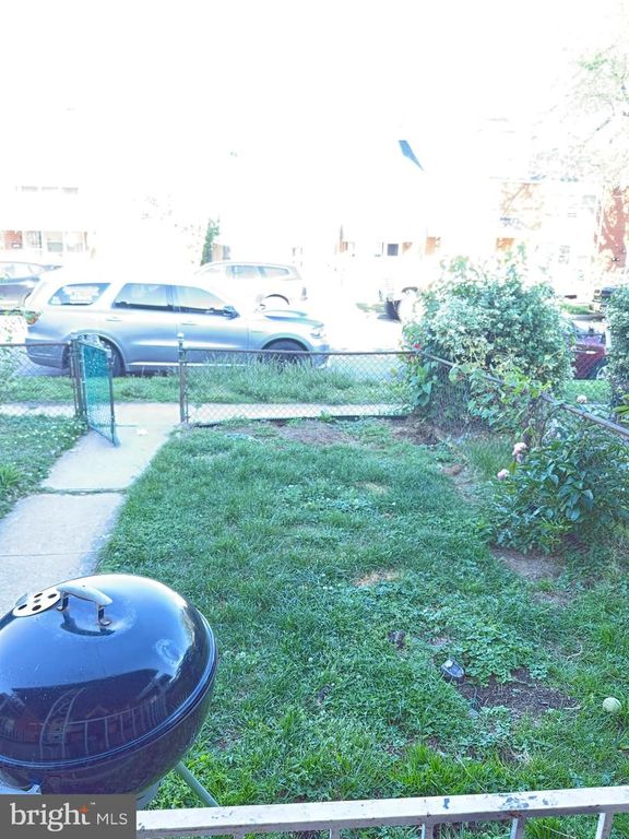 Image 3 of property listing at 2034 LARKHALL RD, Dundalk, MD 21222