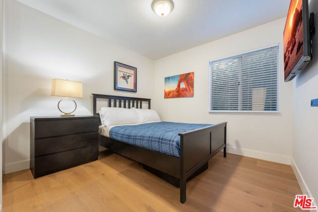 1220 Dincara Road, Burbank, CA 91506