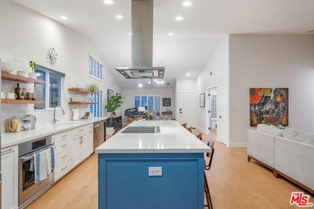 1220 Dincara Road, Burbank, CA 91506