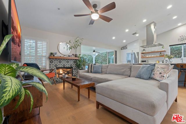 1220 Dincara Road, Burbank, CA 91506