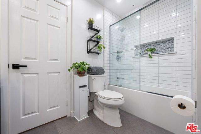 1220 Dincara Road, Burbank, CA 91506