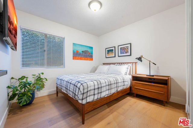 1220 Dincara Road, Burbank, CA 91506