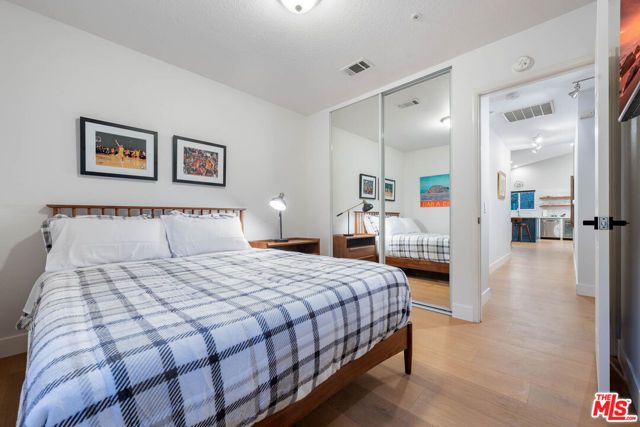 1220 Dincara Road, Burbank, CA 91506