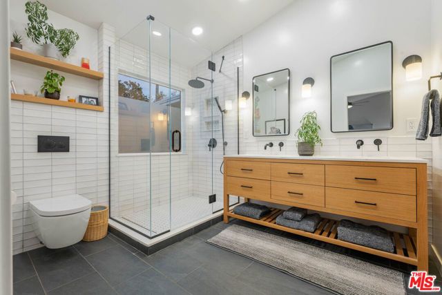 1220 Dincara Road, Burbank, CA 91506