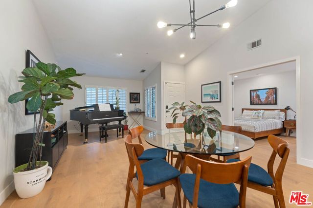 1220 Dincara Road, Burbank, CA 91506