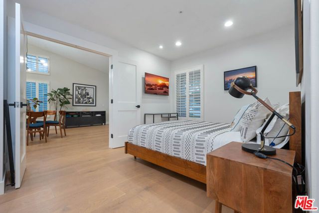 1220 Dincara Road, Burbank, CA 91506