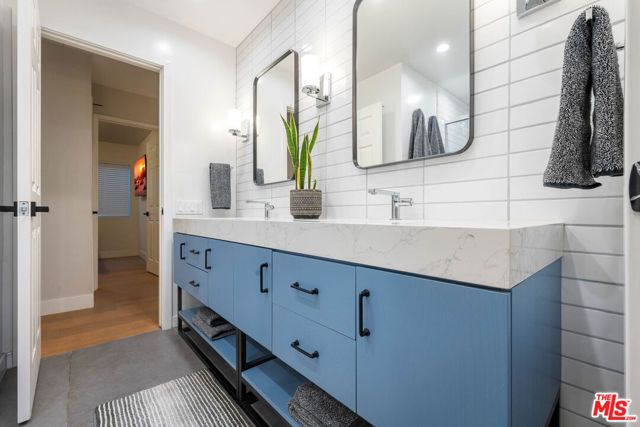 1220 Dincara Road, Burbank, CA 91506