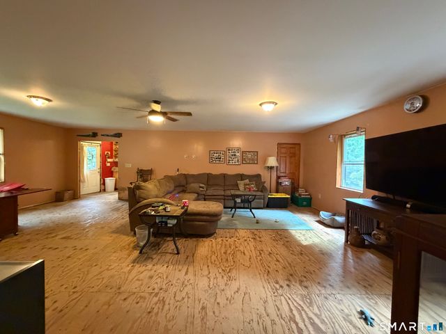 1318 Litchfield Turnpike, New Hartford, CT 06057