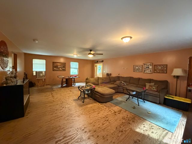 1318 Litchfield Turnpike, New Hartford, CT 06057