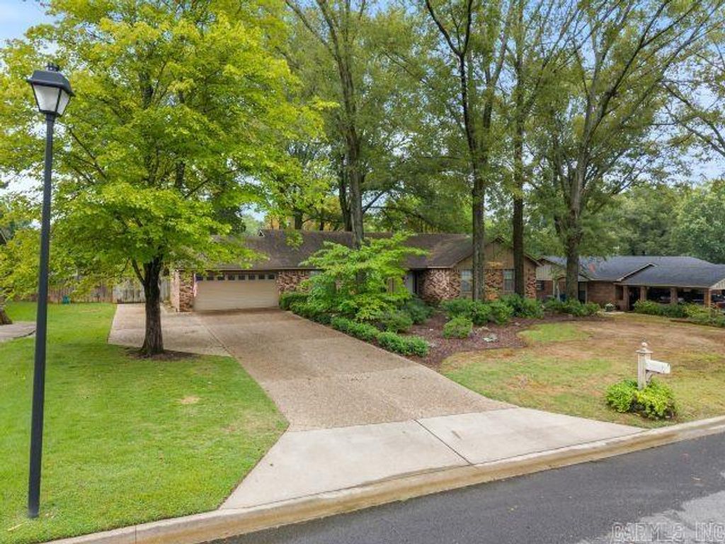 46 Shady Lane, Conway, AR 72034