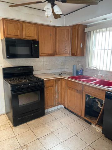 46440 Jefferson Avenue, Chesterfield, MI 48047