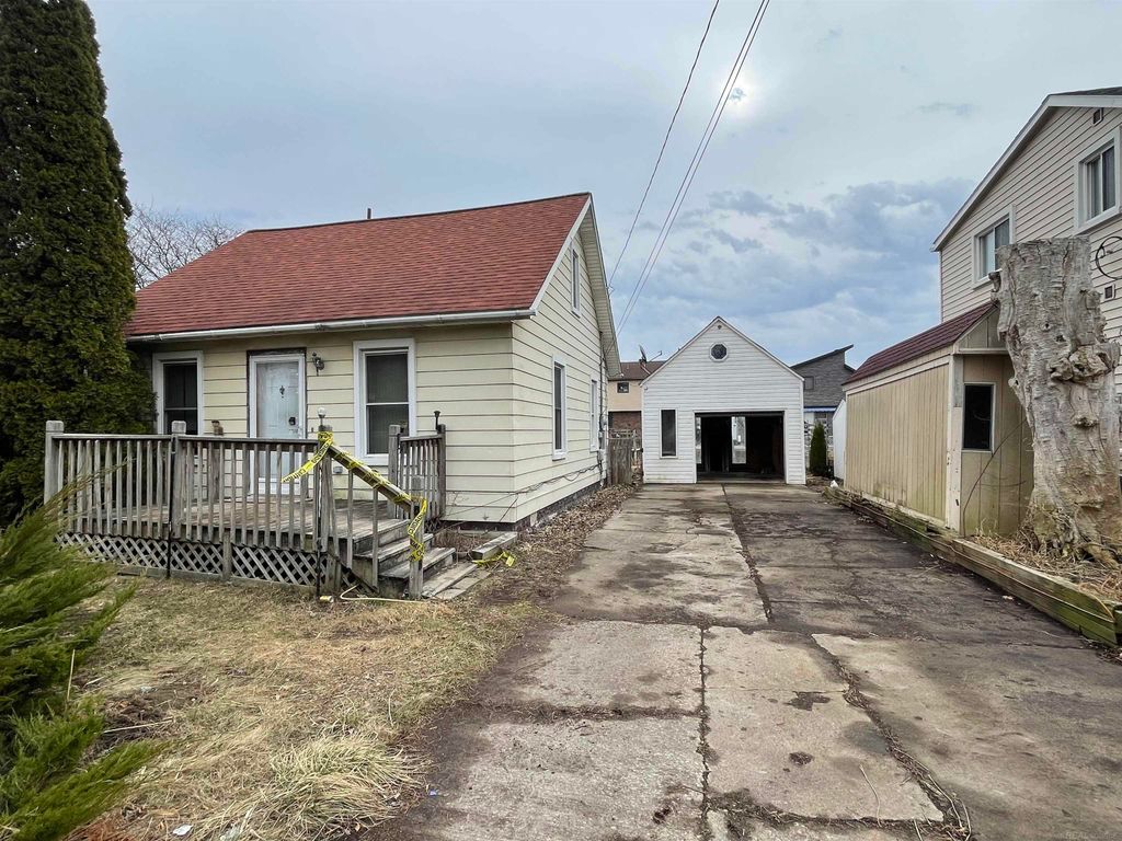 46440 Jefferson Avenue, Chesterfield, MI 48047