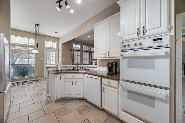 9018 Clearlake Drive, Rowlett, TX 75088