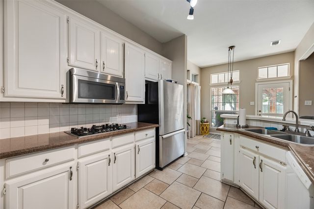 9018 Clearlake Drive, Rowlett, TX 75088