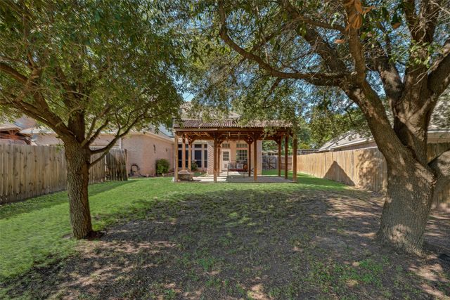 9018 Clearlake Drive, Rowlett, TX 75088
