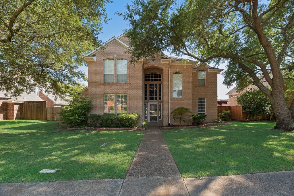 9018 Clearlake Drive, Rowlett, TX 75088