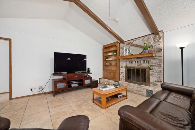 300 W Sequoia SPUR, Georgetown, TX 78628