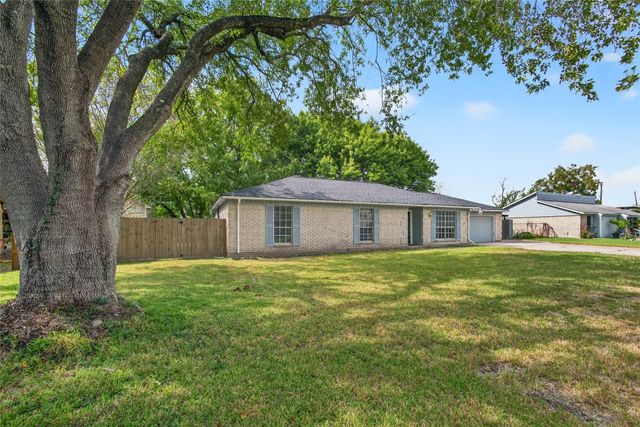 1910 Coupland Drive, La Porte, TX 77571