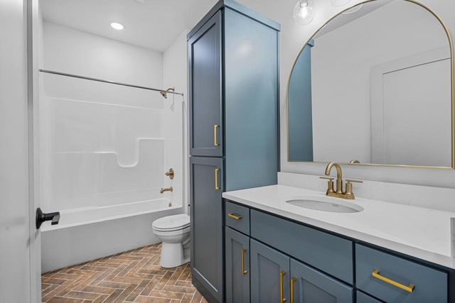 2518 TIPPERARY TRAIL, De Pere, WI 54115