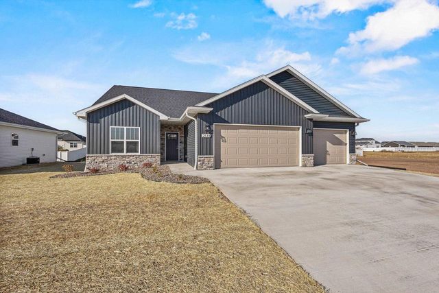 2518 TIPPERARY TRAIL, De Pere, WI 54115
