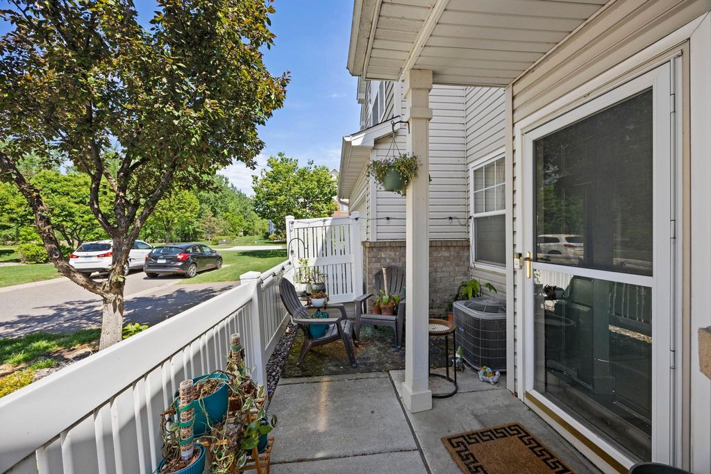 9212 Holly Lane N, Maple Grove, MN 55311 — photo 2