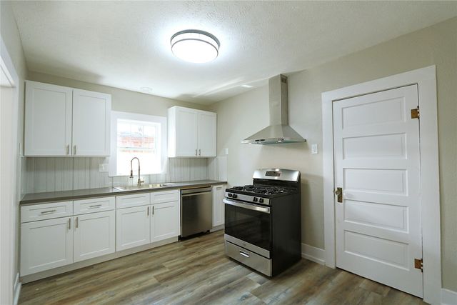 304 E Waco Street, Ennis, TX 75119