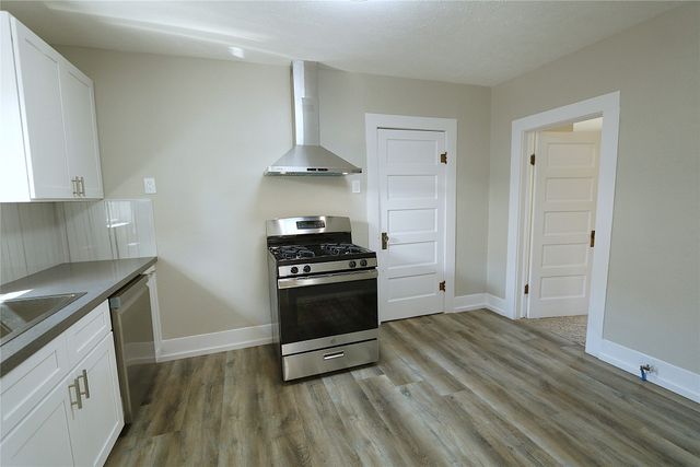 304 E Waco Street, Ennis, TX 75119