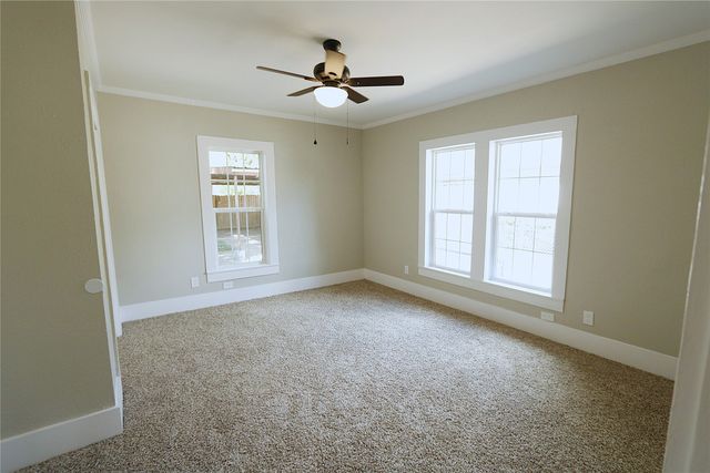 304 E Waco Street, Ennis, TX 75119