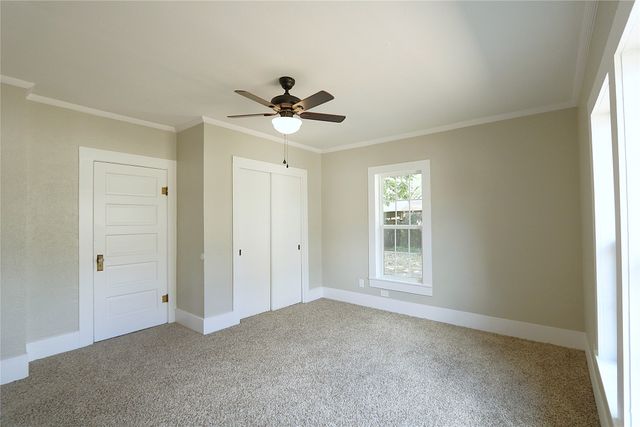 304 E Waco Street, Ennis, TX 75119