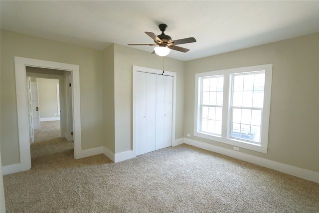 304 E Waco Street, Ennis, TX 75119