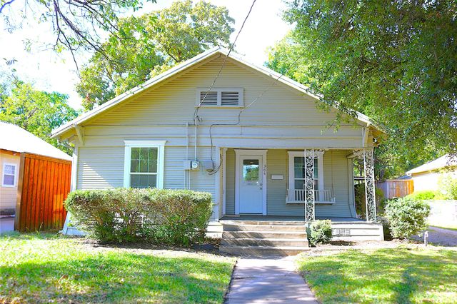 304 E Waco Street, Ennis, TX 75119