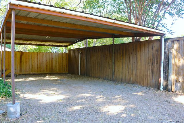 304 E Waco Street, Ennis, TX 75119