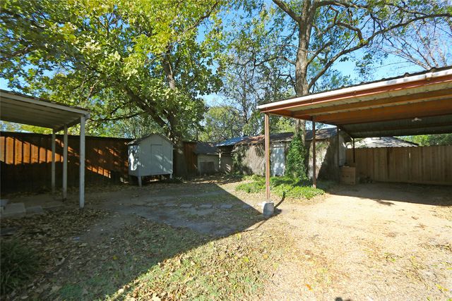 304 E Waco Street, Ennis, TX 75119