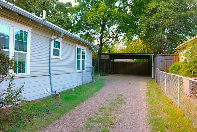 304 E Waco Street, Ennis, TX 75119