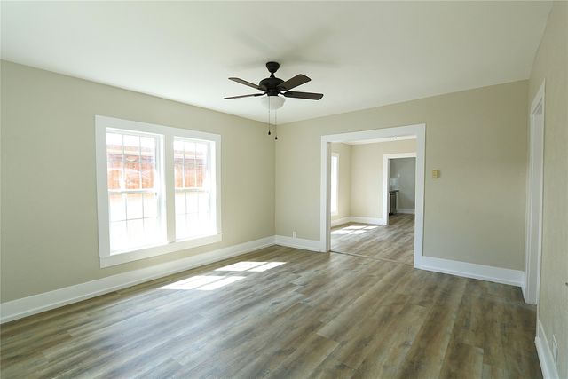 304 E Waco Street, Ennis, TX 75119