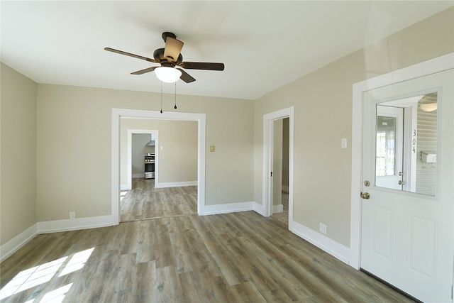 304 E Waco Street, Ennis, TX 75119