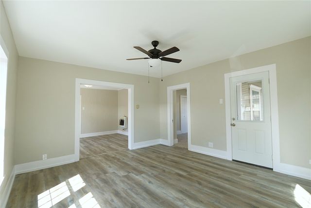 304 E Waco Street, Ennis, TX 75119