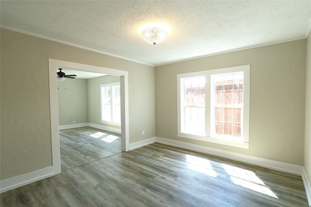 304 E Waco Street, Ennis, TX 75119