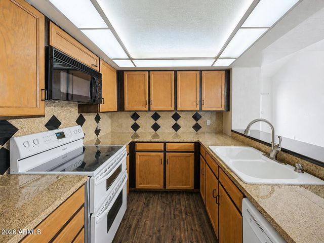 1529 S River Drive, Tempe, AZ 85281