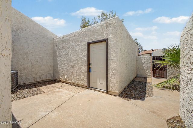 1529 S River Drive, Tempe, AZ 85281