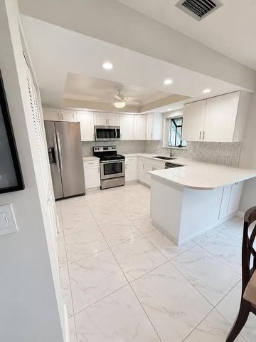 378 SW 28th Avenue, Delray Beach, FL 33445