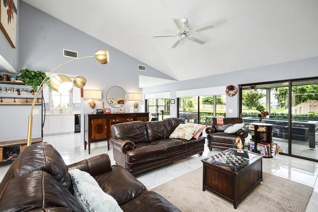 378 SW 28th Avenue, Delray Beach, FL 33445