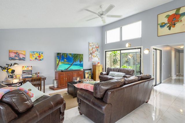 378 SW 28th Avenue, Delray Beach, FL 33445