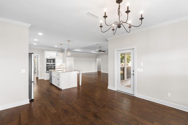 236 Daphne Dr, Dothan, AL 36305