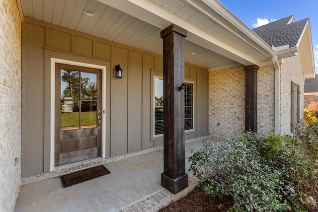 236 Daphne Dr, Dothan, AL 36305