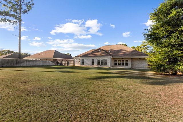 236 Daphne Dr, Dothan, AL 36305