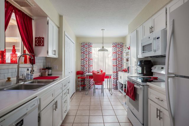 14 Casa Hermosa Drive NE, Albuquerque, NM 87112