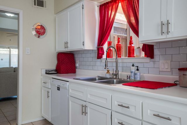 14 Casa Hermosa Drive NE, Albuquerque, NM 87112