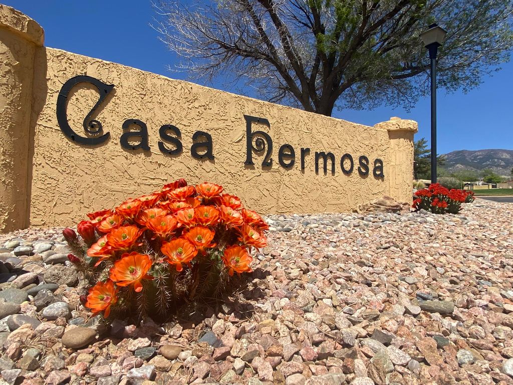 14 Casa Hermosa Drive NE, Albuquerque, NM 87112