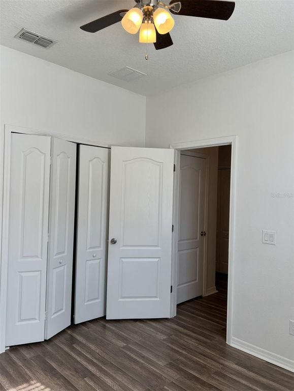 Image 12 of property listing at 2735 CARRICKTON CIRCLE, Orlando, FL 32824